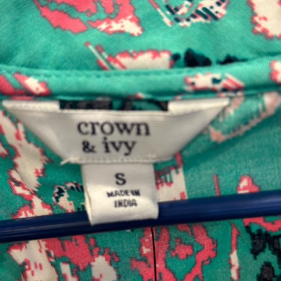 Sleeveless ruffled collar top - Picture 3 of 5